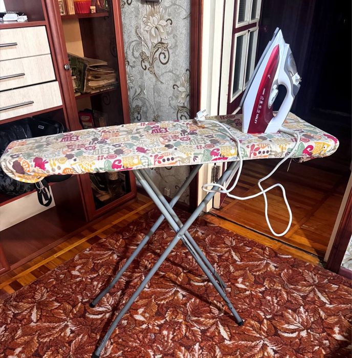Продаю утюг с гладильной доской