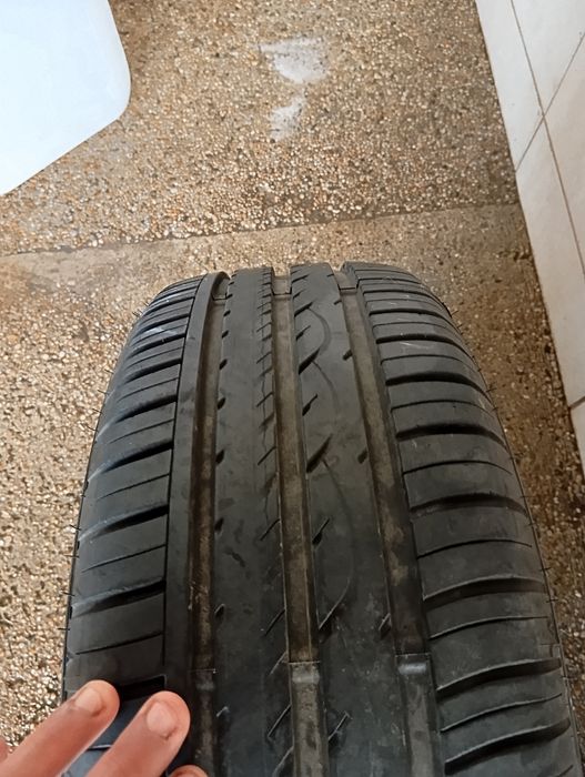 Vând jenti cu tot cu cauciucuri pe ele