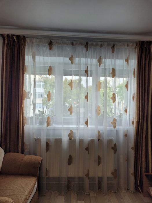 Se vând 3 suporți draperie și perdea