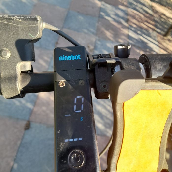 Vând trotineta electrica ninebot g30 întreținută
