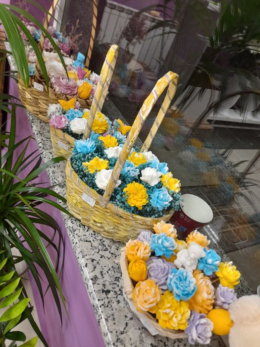 Букети и цветя в саксия за вашия дом и празник