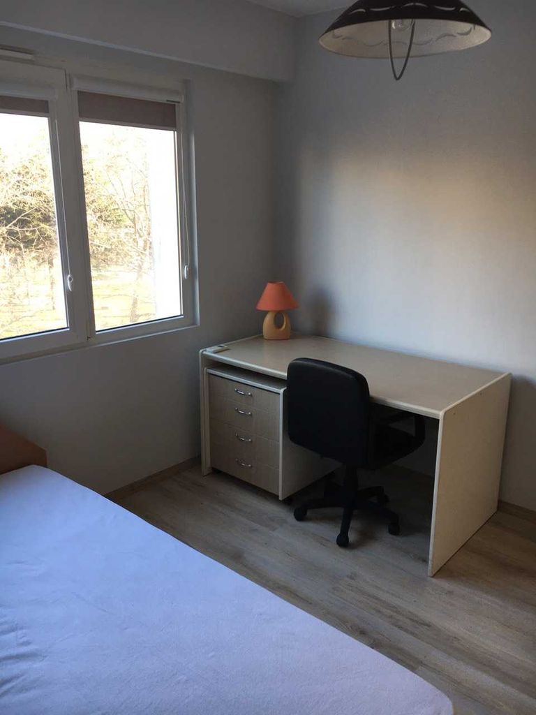 Дава се под наем Тристаен апартамент в Варна, Левски - 65 кв.м за 510 € - Снимка #3