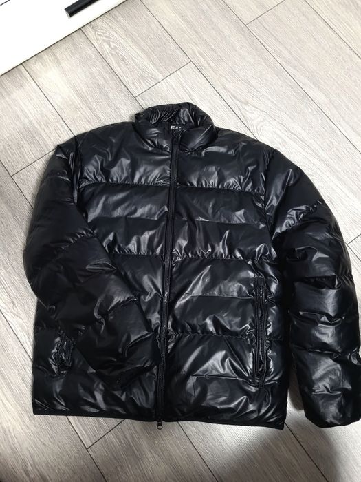 Vand geaca Emporio Armani  Originala