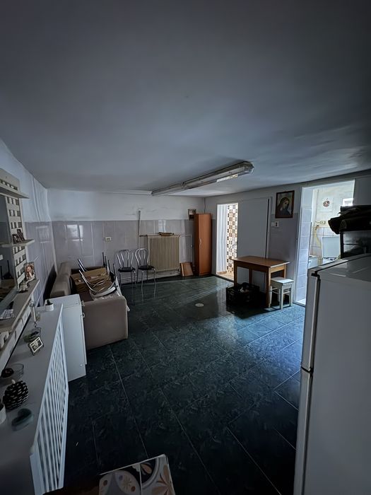 De inchiriat Spatiu  Comercial + Apartament