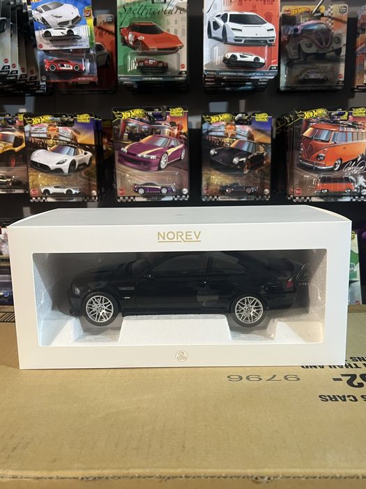 BMW M3 CSL 2003 – Norev 1:18 – Sapphire Black – Full Metal