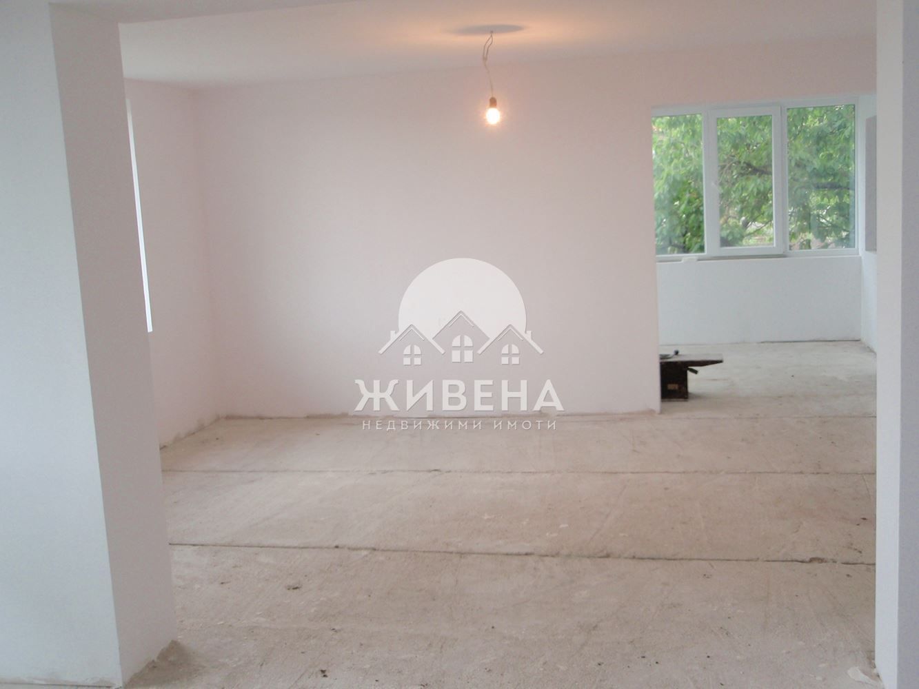 Продавам къща с РЗП: 285 кв.м, двор 1200 кв.м, с. Бенковски