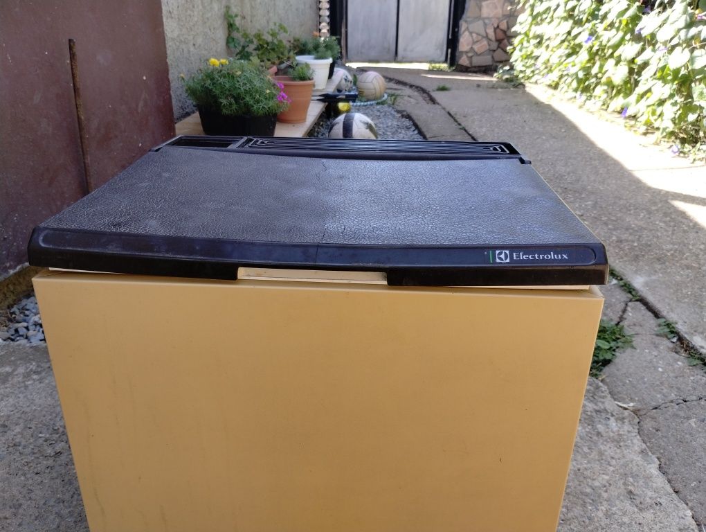 Хладилник на газ 36л. Electrolux