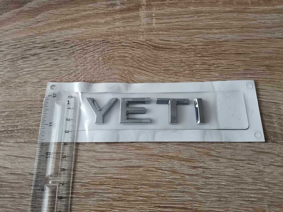 сребрист надпис Skoda Yeti Шкода Йети емблема