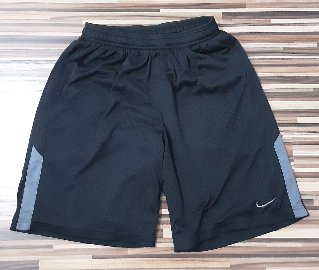 (L) NIKE оригинален панталон(39лв) и тениска (30)