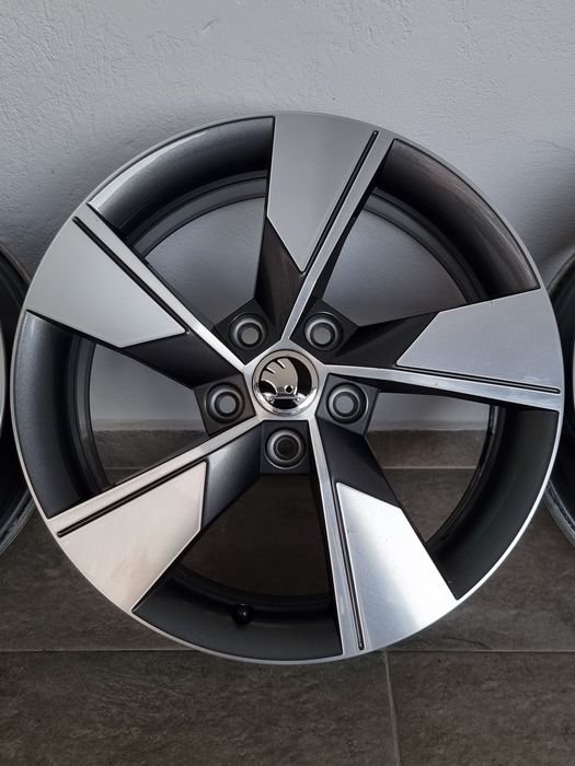 17" Оригинални джанти Skoda Осtavia 5×112 7J ET45 Ф57.1