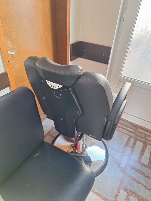 Бръснарски стол използван много запазен без драскотина