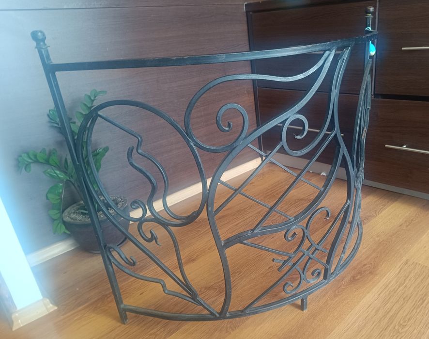 Декоративна предпазна решетка за камина