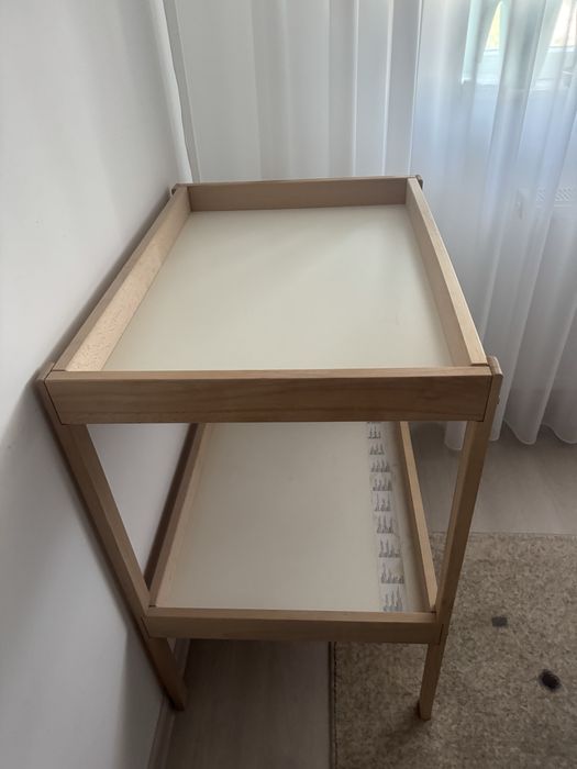 Masuta de schimbat bebe ikea