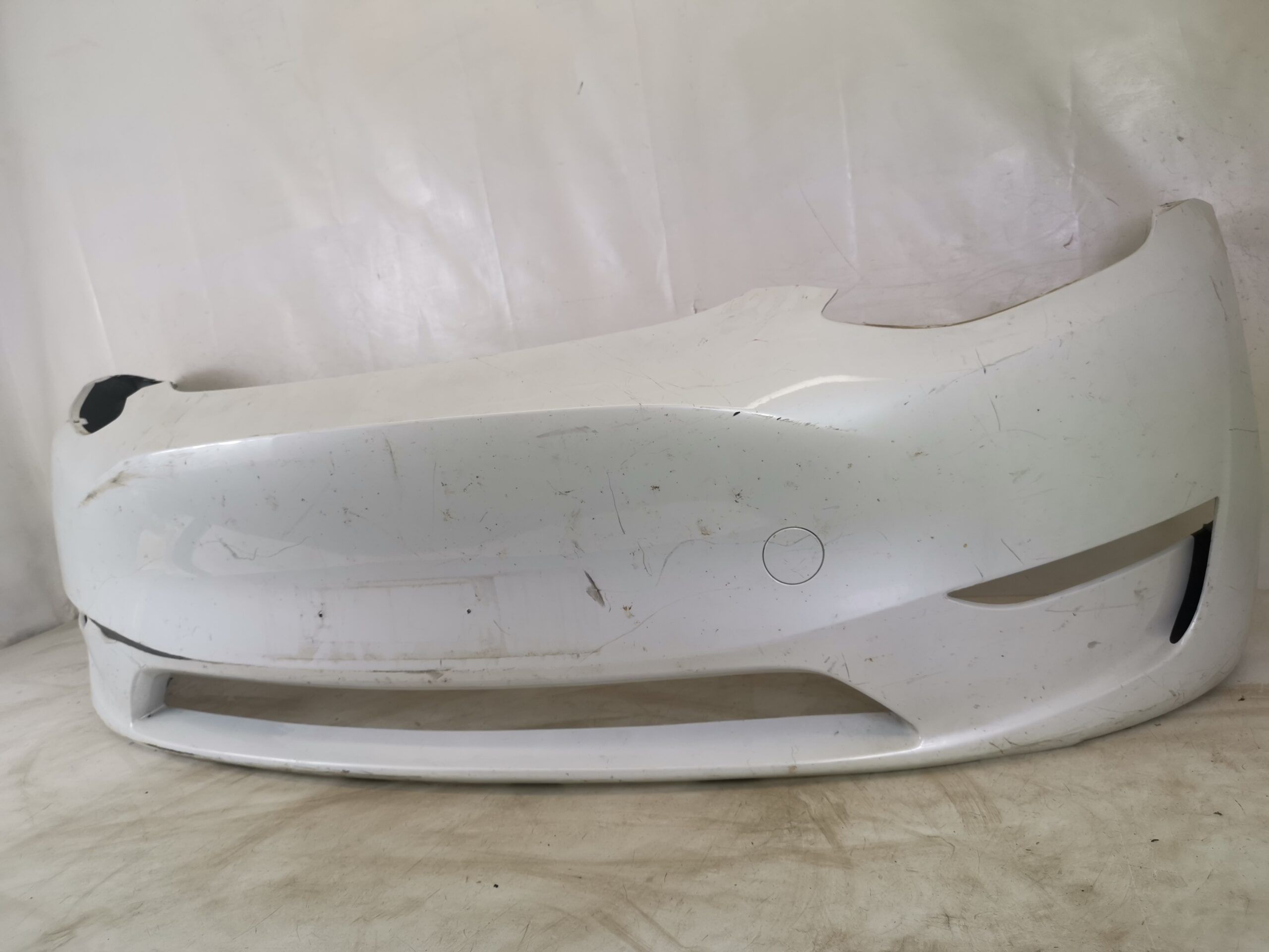 Предна броня Тесла / Tesla Model Y със сензори, оригинална, в добро съ