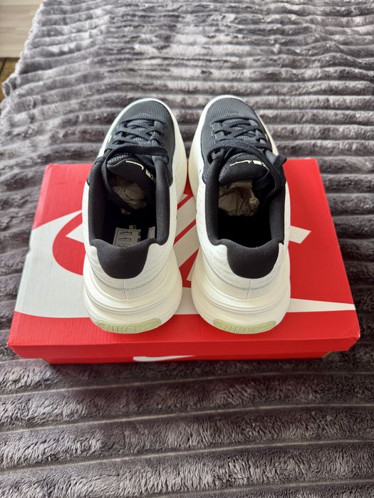 Nike Uplift Sc alb-negru.