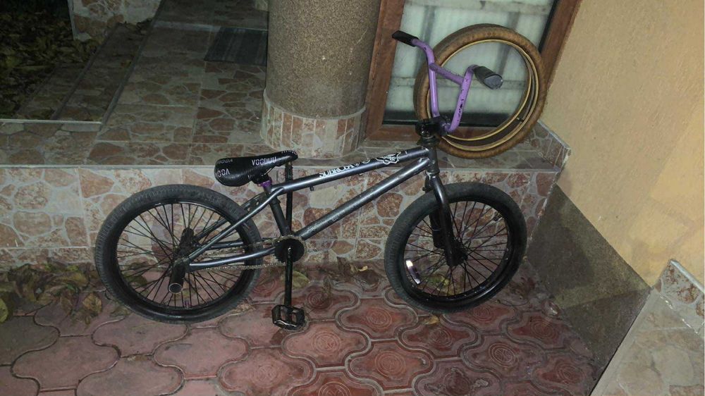 Se vinde bmx il dau de oare ce nu mă mai dau pe el