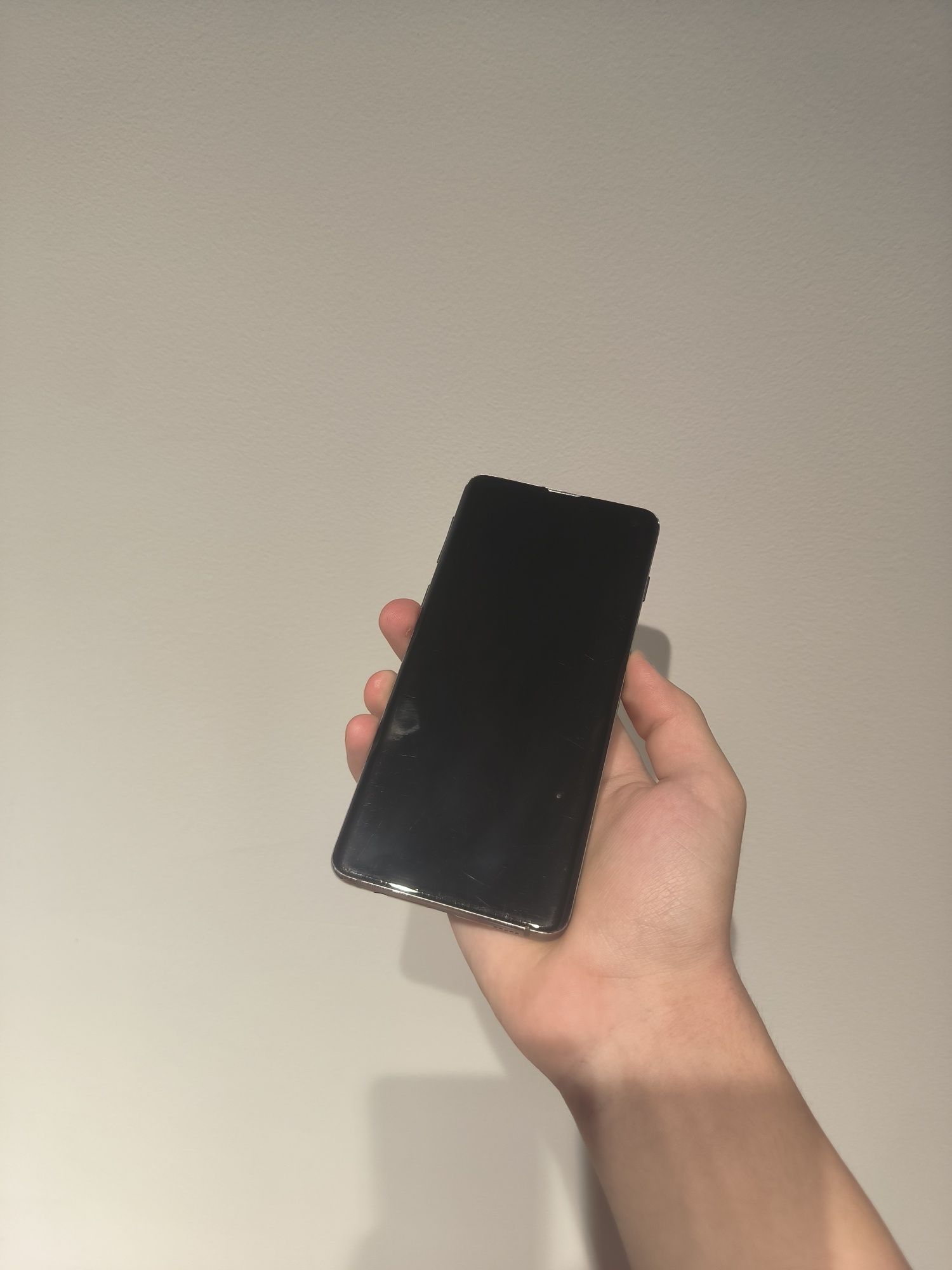 Samsung s10 в хорошем состоянии