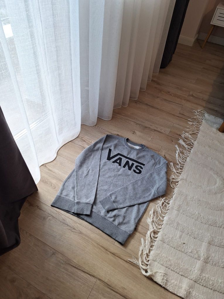 Grey Vans Blouse

DM for dimensions

Condition: 10/10

Size: S-M

Pric