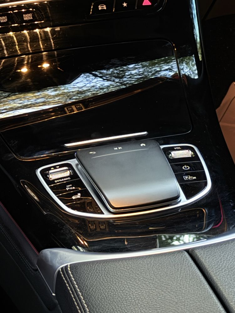 Mercedes Benz EQC400