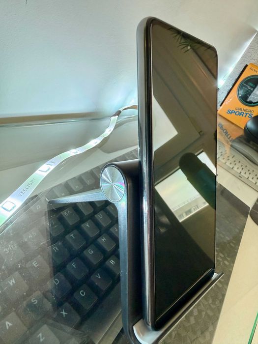 Samsung A52s 5G, 128GB, black, dual sim – ca nou, cutie + încărcător