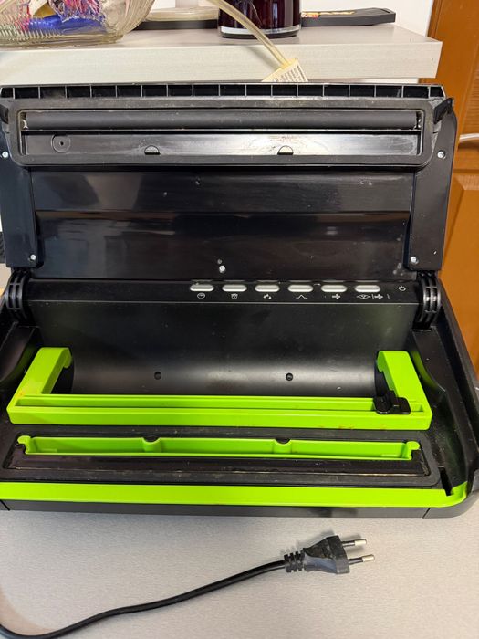 Aparat de vidat FoodSaver cu recipient si furtun pentru vidare externa