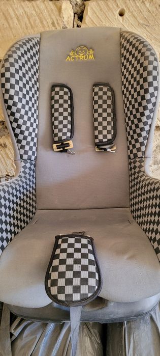 Автокресло  с 8 месяцев.