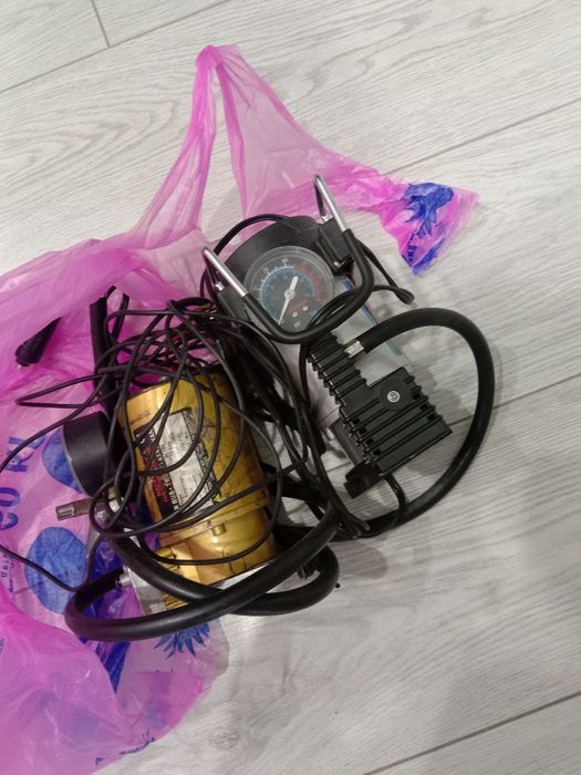 Продам 2 автомобильных насоса