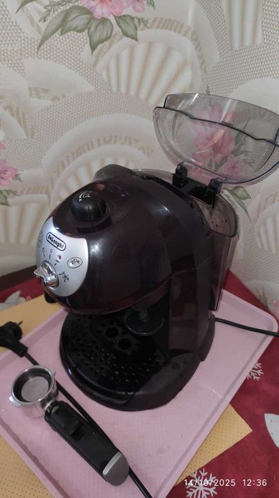 Еспресо машина за кафе DeLonghi