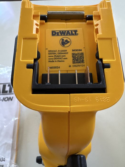 Fierăstrău pendular Dewalt DCS334
