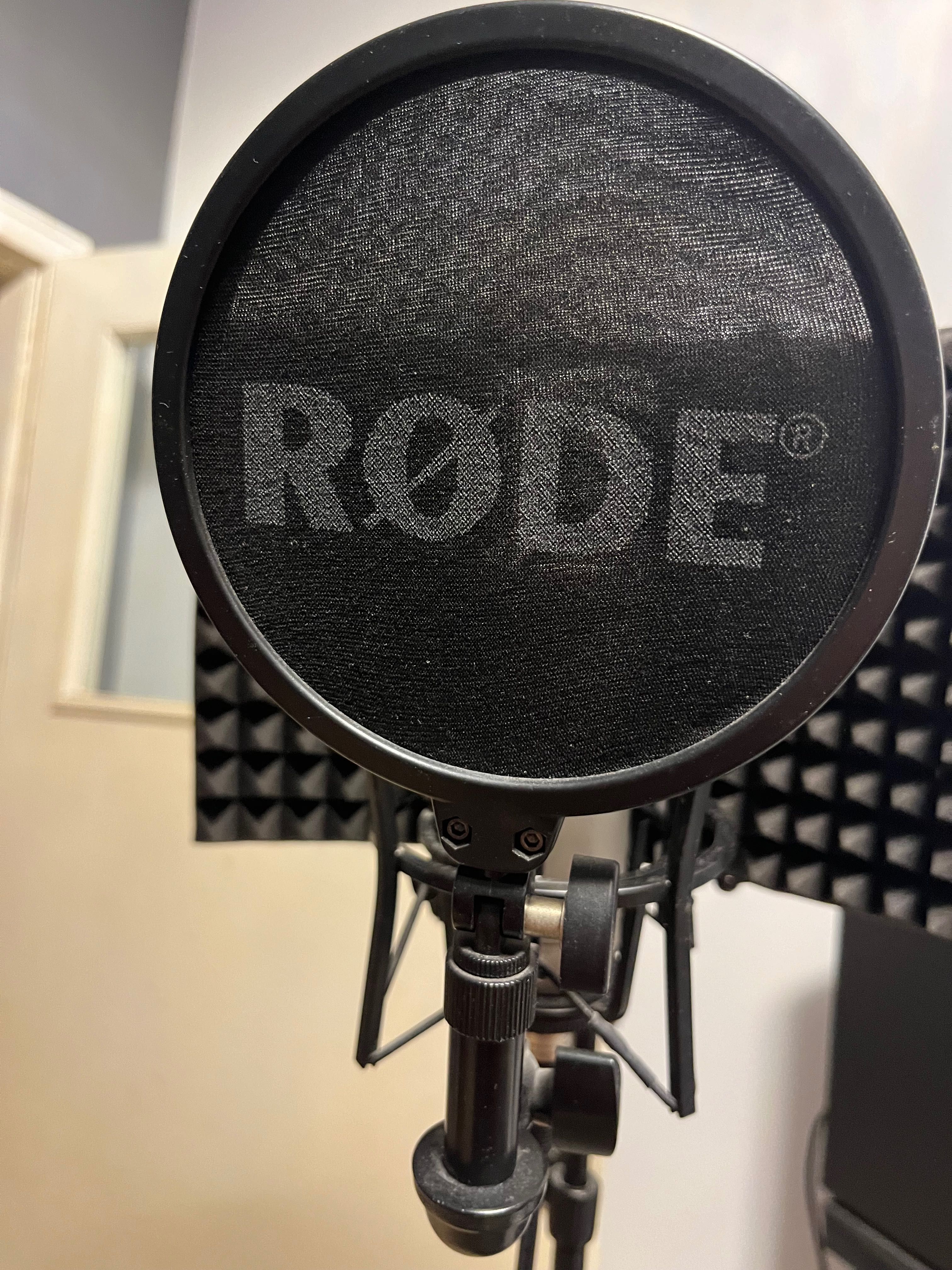 Продавам микрофон Rode NT1-A