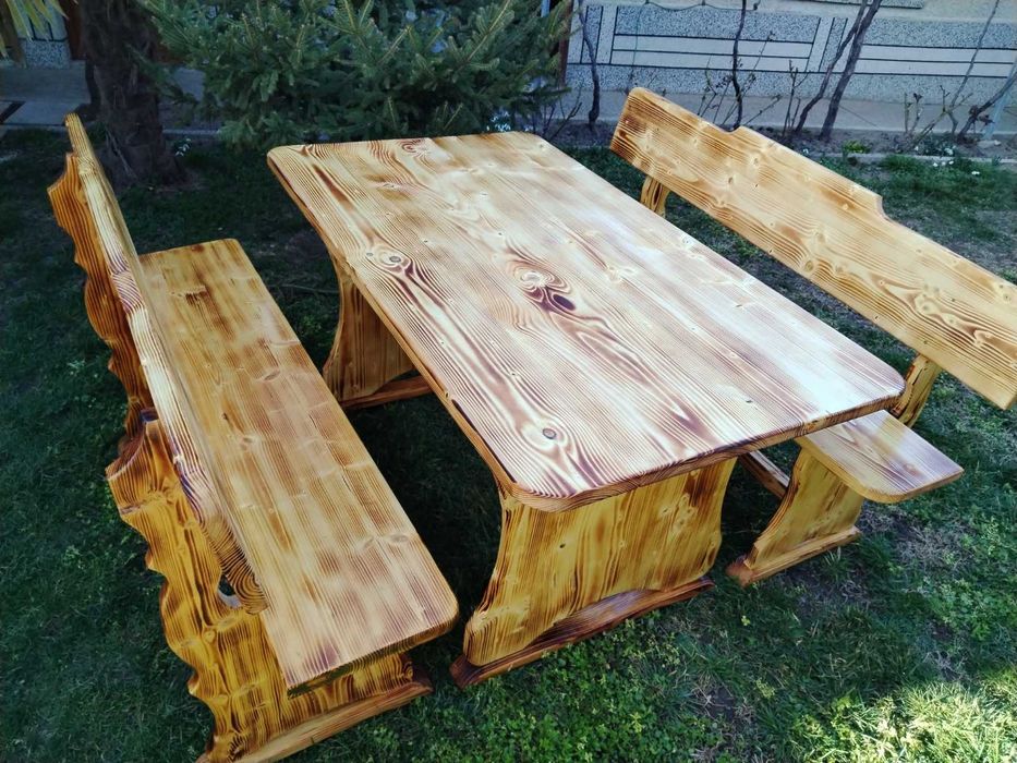 Маса с пейки .                    ,