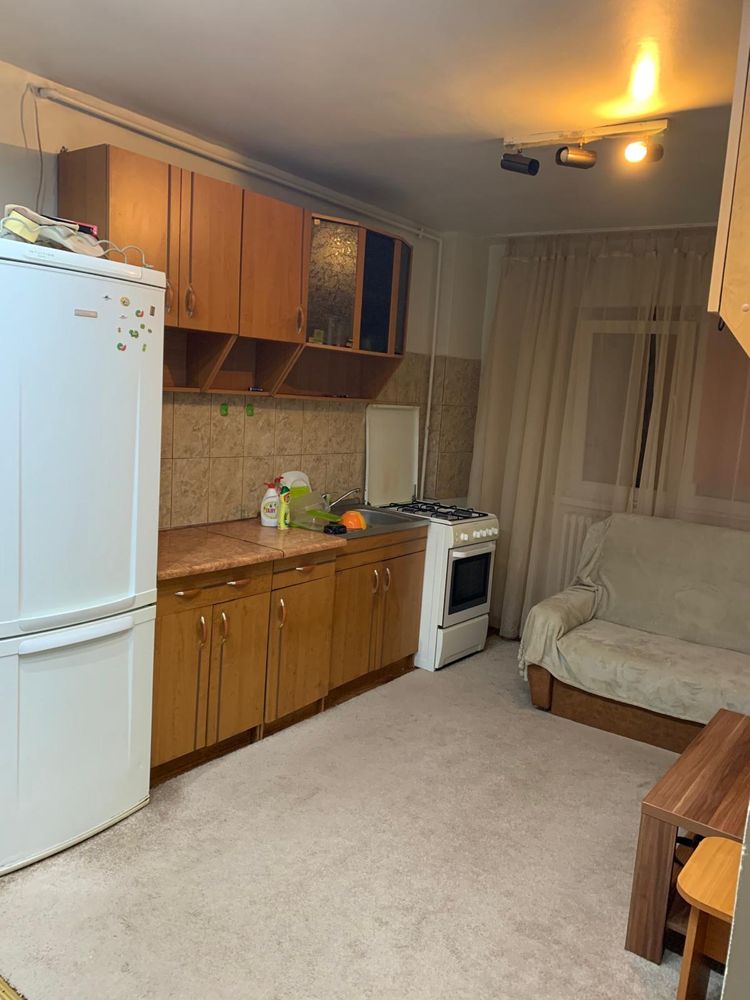 Inchiriez garsoniera zona centrala etaj 1, 40 m2
