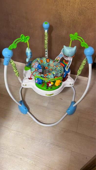 Saritor bebe Baby Jumper cu centru de activitati
