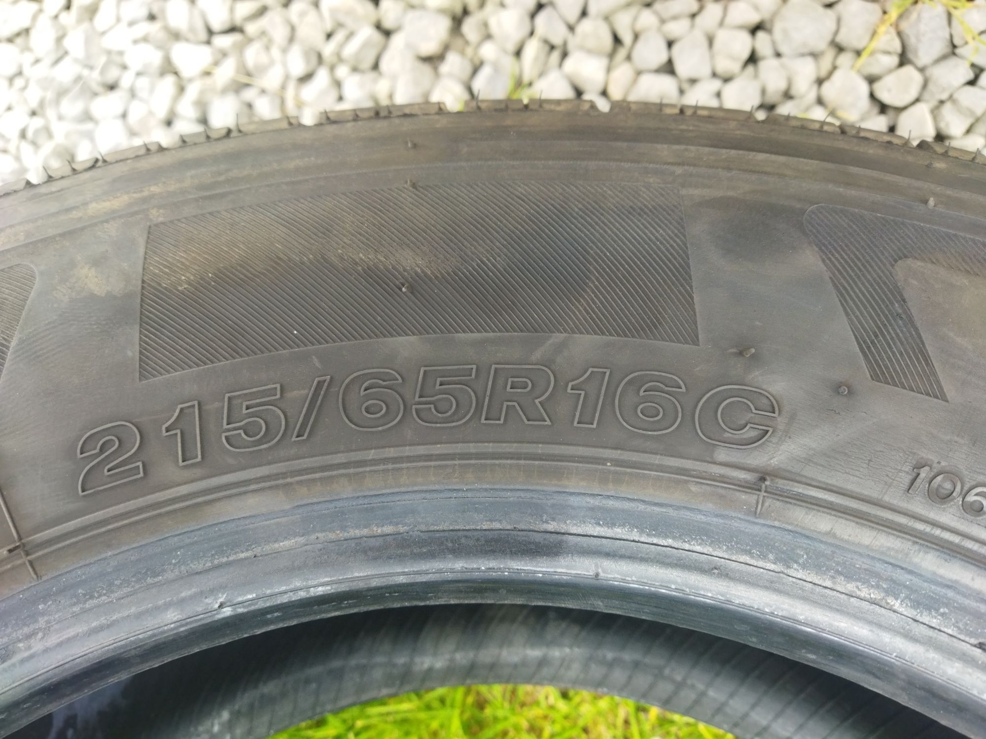 Бусови гуми 215/65/16C Дот 2022 и 2016 Firestone и Michelin