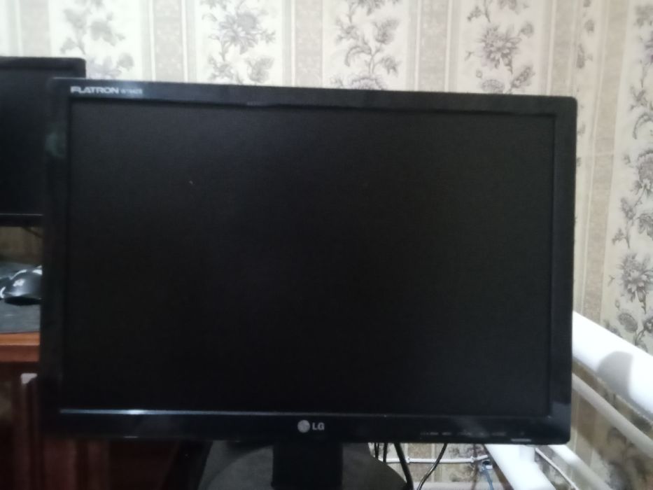Монитор LG-19 дюймов