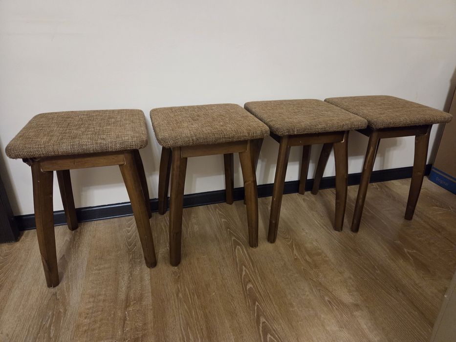 Деревянные табуретки
