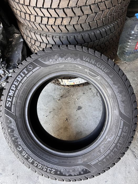 2 anvelope iarna 235/65/16 C , Semperit , DOT 2023 , 7.5 mm