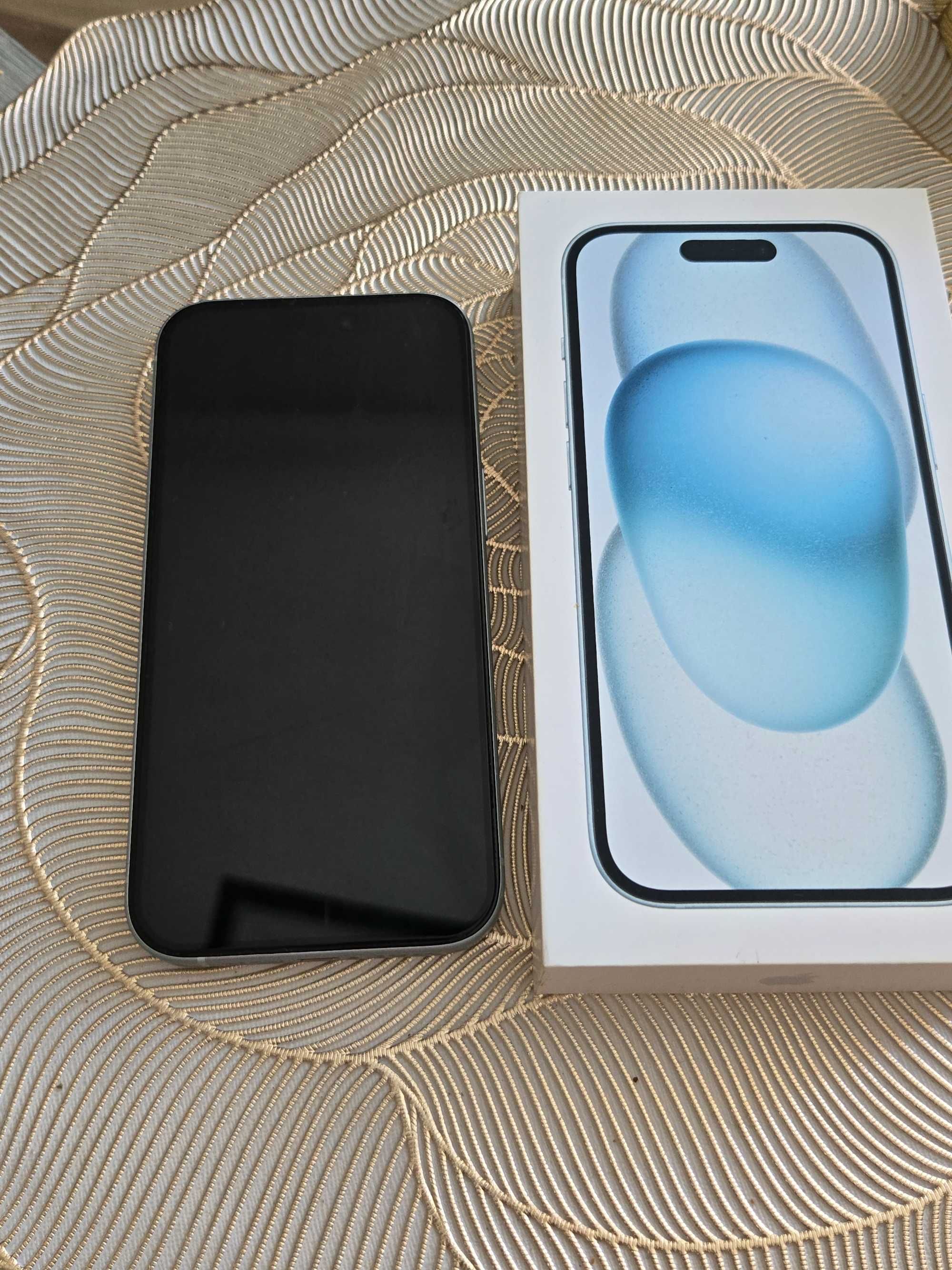 IPhone 15 без следи от употреба
