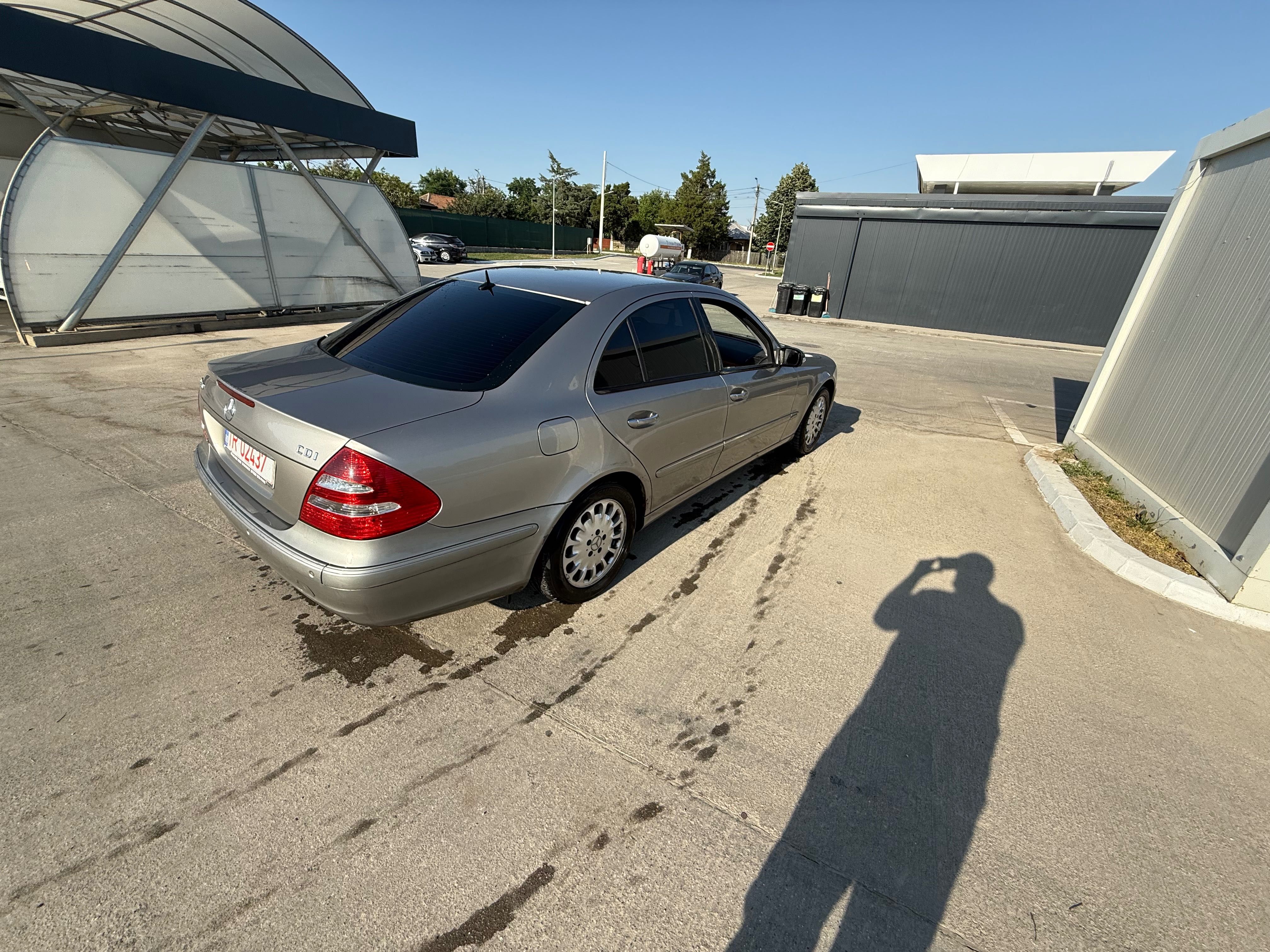 Mercedes  benz e220