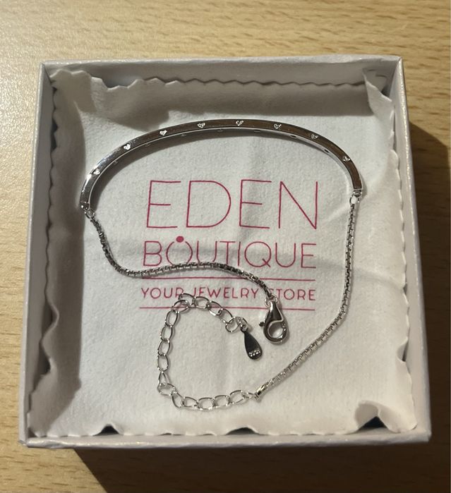 Сребърна гривна с камъчета