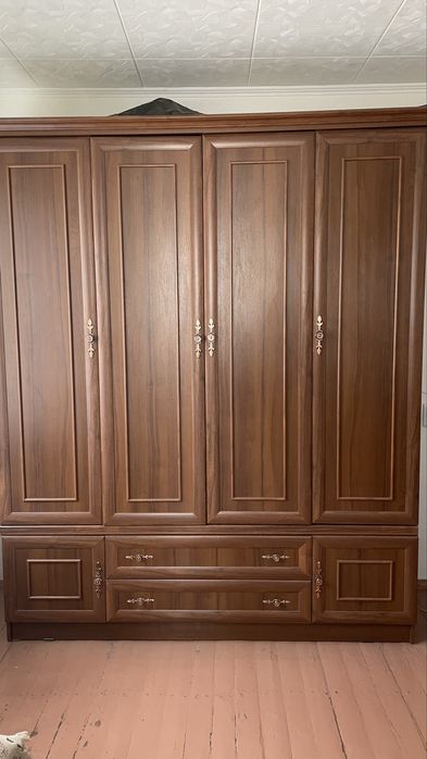 Шифоньер и комод