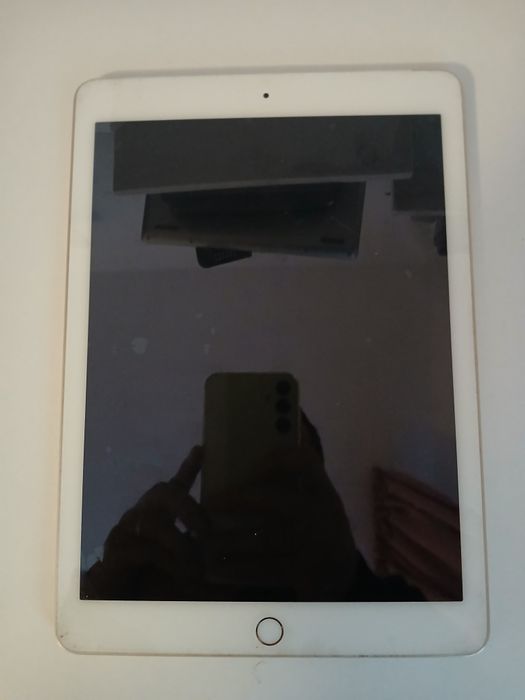 IPod   128 gb  A1567 plus cover