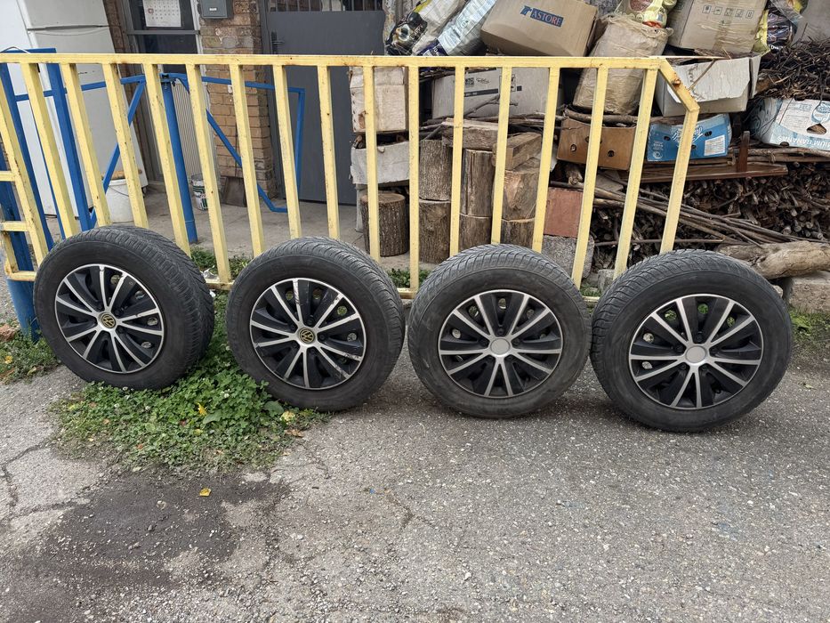 Джанти 195/65/15 със зимни гуми и тасове 5х112