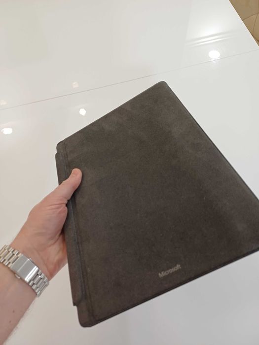 Surface Pro 9, PixelSense Flow i5 10 coruri 12 threads 16GB RAM DDR5