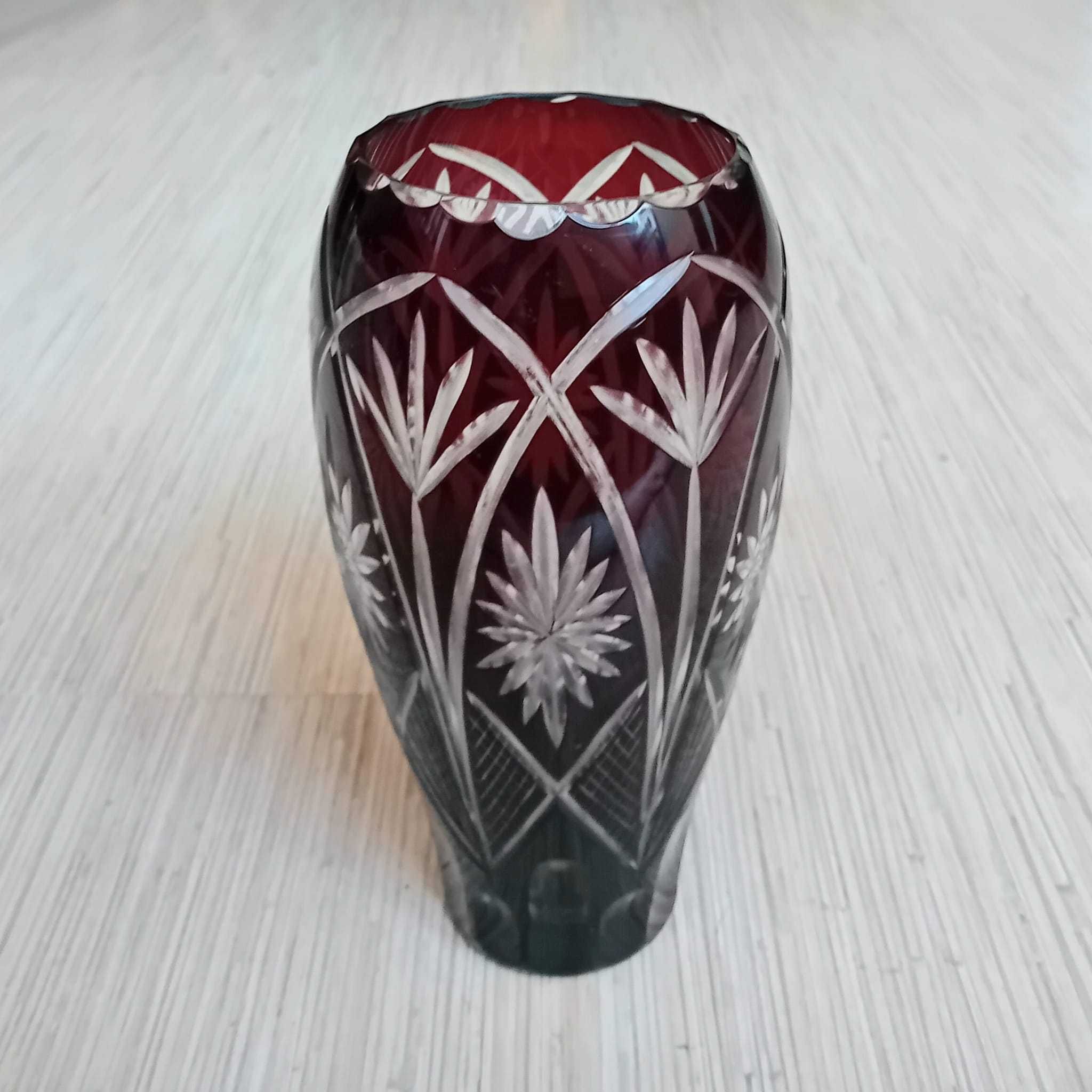 Червен кристал гарафа, чаши, вази