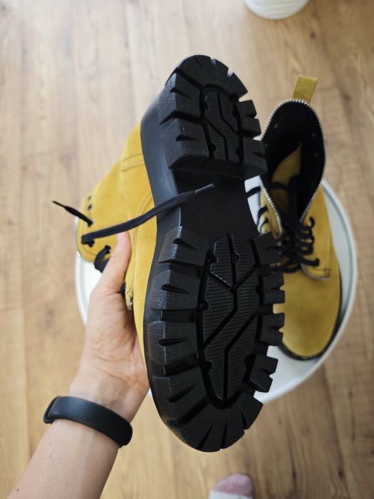 Ghete piele la comanda,noi