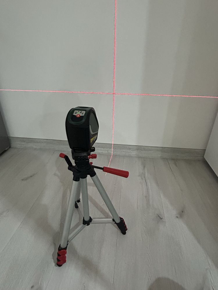 Nivela laser cu linii si punct