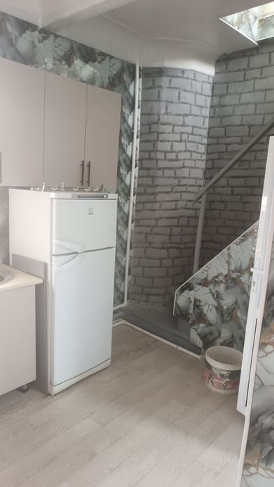 Сдаётся дом 2 этажный 4 комнаты возле  Азербайджанского центра саракул