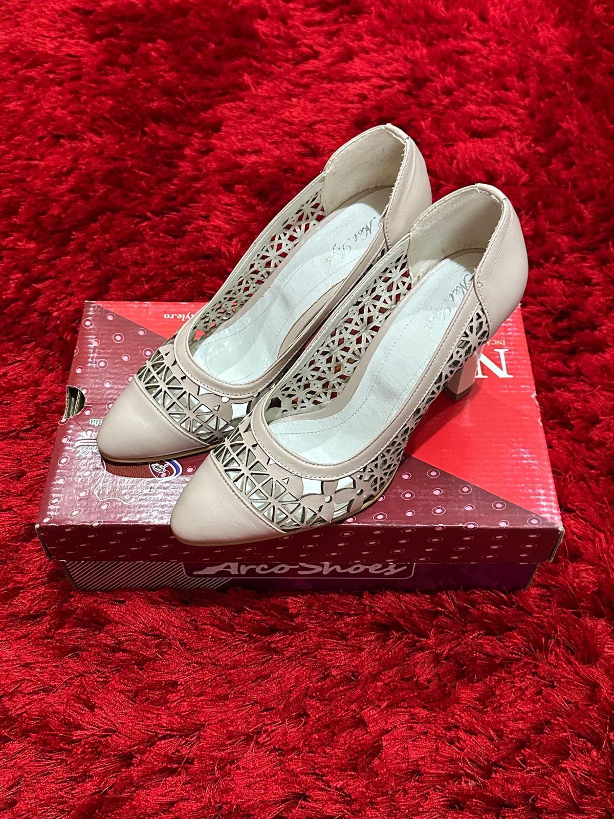 Pantofi dama noi, culoare bej