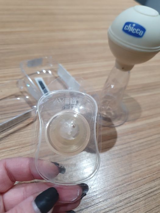Protectoare mameloane Philips Avent + pompa de sani manuala Chicco